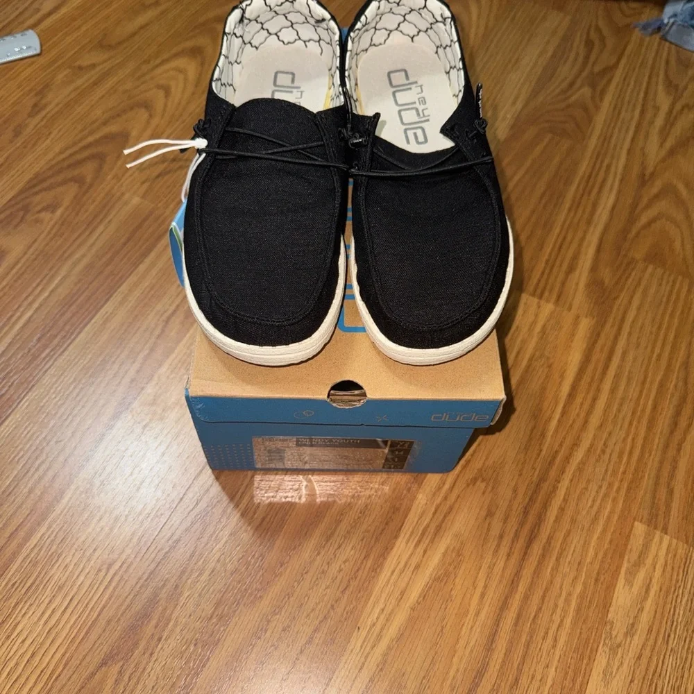 NWT Hey Dudes Youth Size 2 - Picture 2 of 8